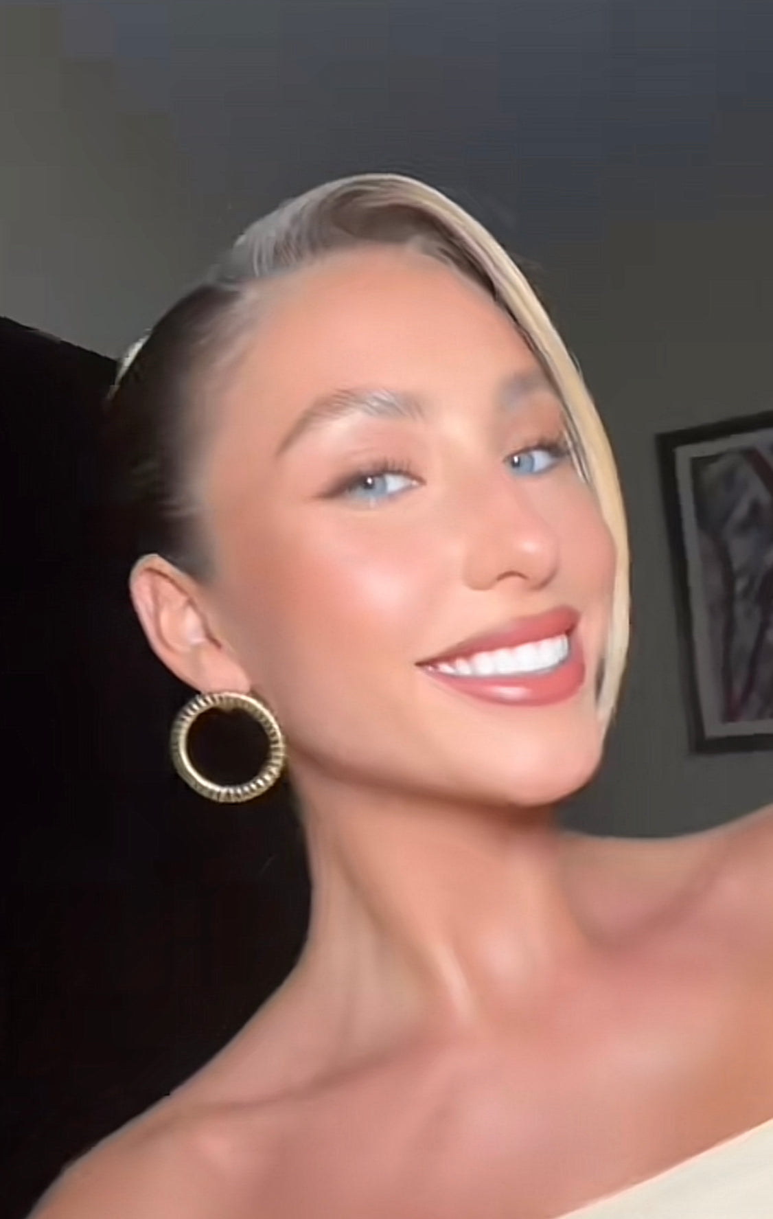 Tubogas Gold Post Circle Earrings