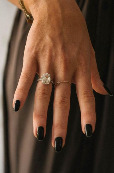 Modern engagement diamond ring