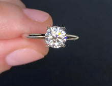 Load image into Gallery viewer, Platinum Round Diamond Engagement Ring