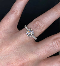 Load image into Gallery viewer, Platinum Round Diamond Engagement Ring 4
